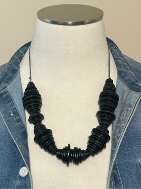 HARMONY ACCESSORIES WOODEN BEADED NECKLACE WITH TOGGLE CLOSURE